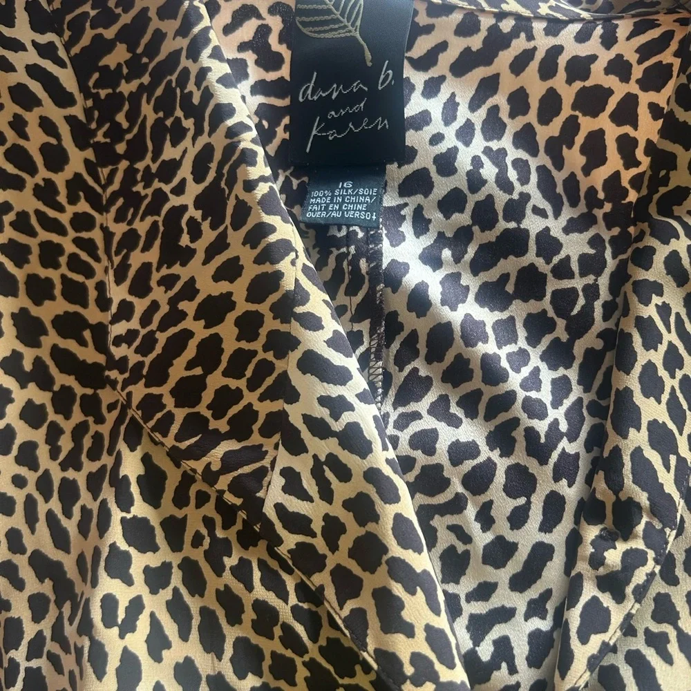 Dana B & Karen animal print button down blouse - Picture 5 of 5